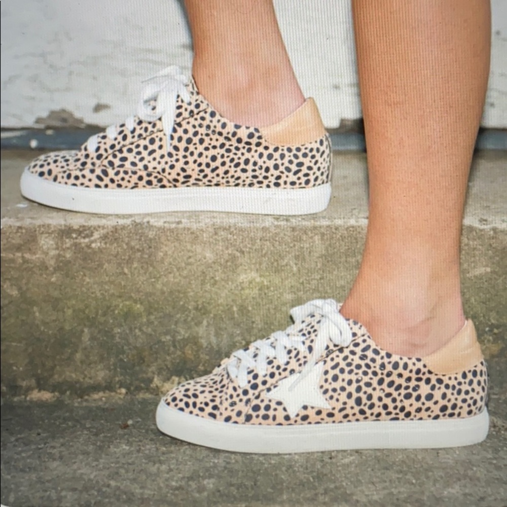 Dalmatian print star sneakers!